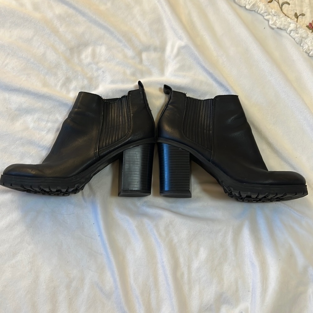 Sam & Libby black booties size 8